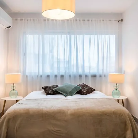 Caravelas 2-Bedroom Apartment With Pool - 50M From The Beach Armacao de Pera Exterior photo